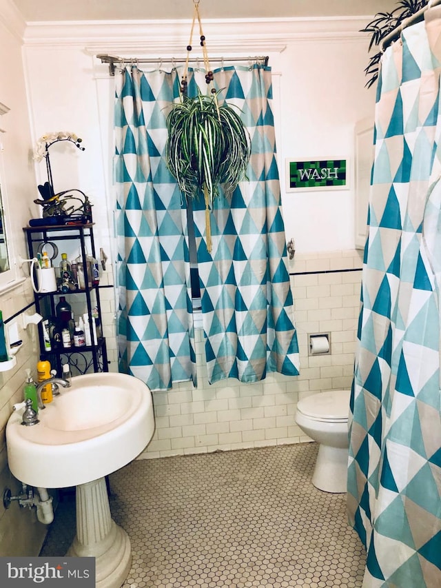 3107 Evergreen Ave, Baltimore, MD 21214 - full bath with tile walls, tile patterned floors, ornamental molding, and curtained shower
