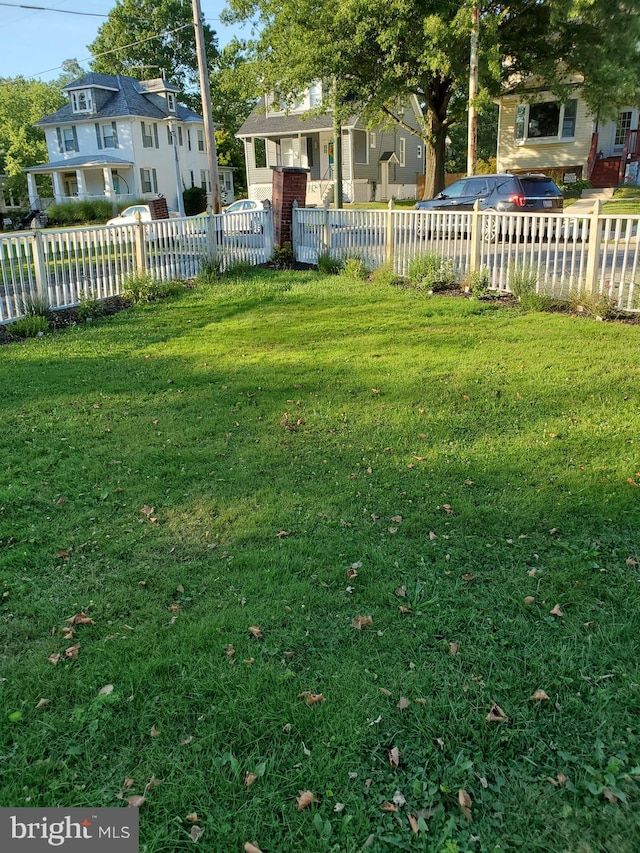 3107 Evergreen Ave, Baltimore, MD 21214 - fenced front yard featuring a residential view