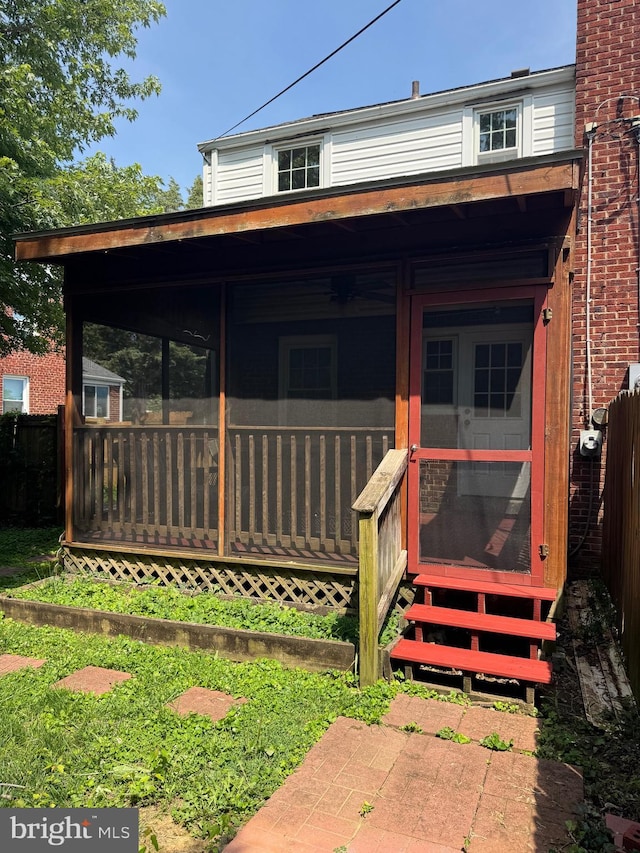 6016 N Kings Hwy, Alexandria, VA 22303 - back of house featuring a sunroom