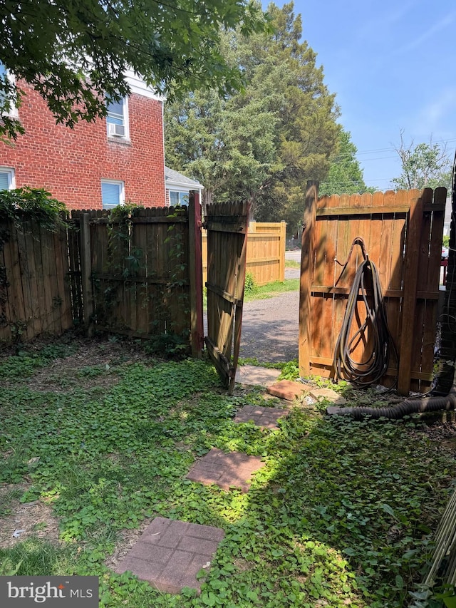6016 N Kings Hwy, Alexandria, VA 22303 - view of yard