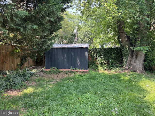 6016 N Kings Hwy, Alexandria, VA 22303 - view of yard featuring a shed