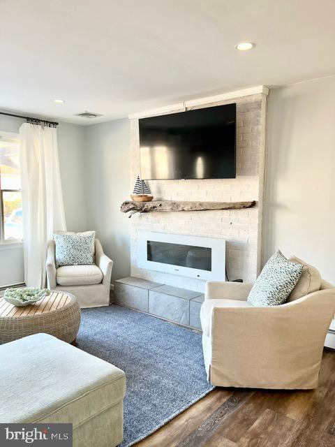 813 Forepeak Dr, Forked River, NJ 08731 - living area with wood finished floors, a glass covered fireplace, and recessed lighting