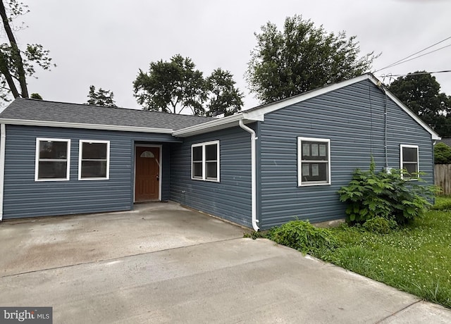 14503 Melbourne Ave, Woodbridge, VA 22191 - ranch-style home with a patio area