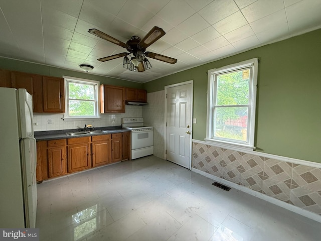 2865 Chambersburg Rd, Gettysburg, PA 17325 - kitchen featuring white appliances, under cabinet range hood, dark countertops, ceiling fan, and light flooring
