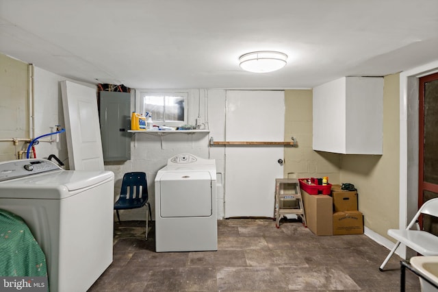 34 Harvard Rd, Hagerstown, MD 21742 - laundry area featuring separate washer and dryer and electric panel