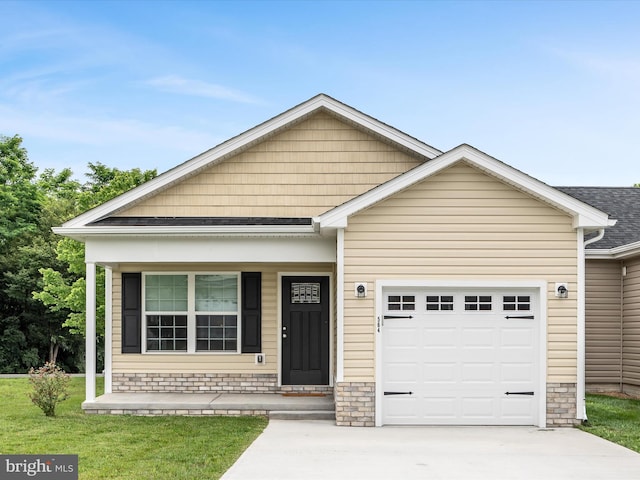 564 Great Oak Ct, Woodstock, VA 22664 - view of front facade featuring an attached garage, driveway, and a front lawn