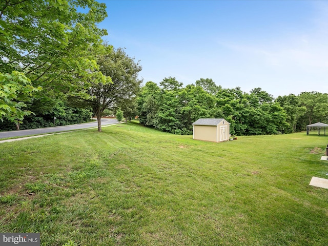 564 Great Oak Ct, Woodstock, VA 22664 - view of green lawn featuring a shed