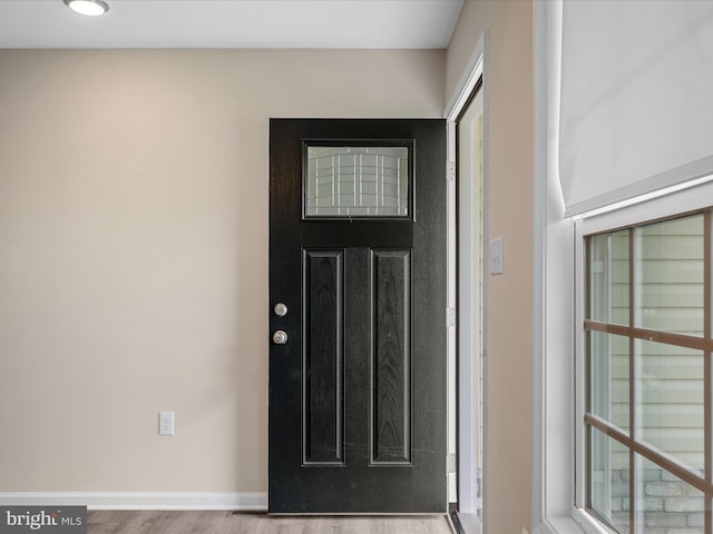 564 Great Oak Ct, Woodstock, VA 22664 - foyer entrance featuring wood finished floors and baseboards
