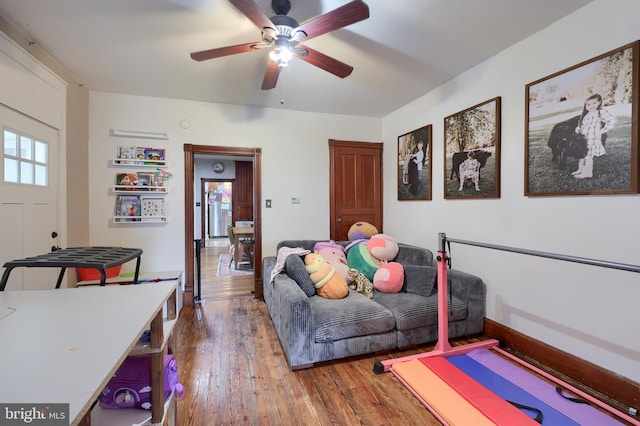 305 N Market St, Elizabethtown, PA 17022 - living area with wood finished floors and ceiling fan