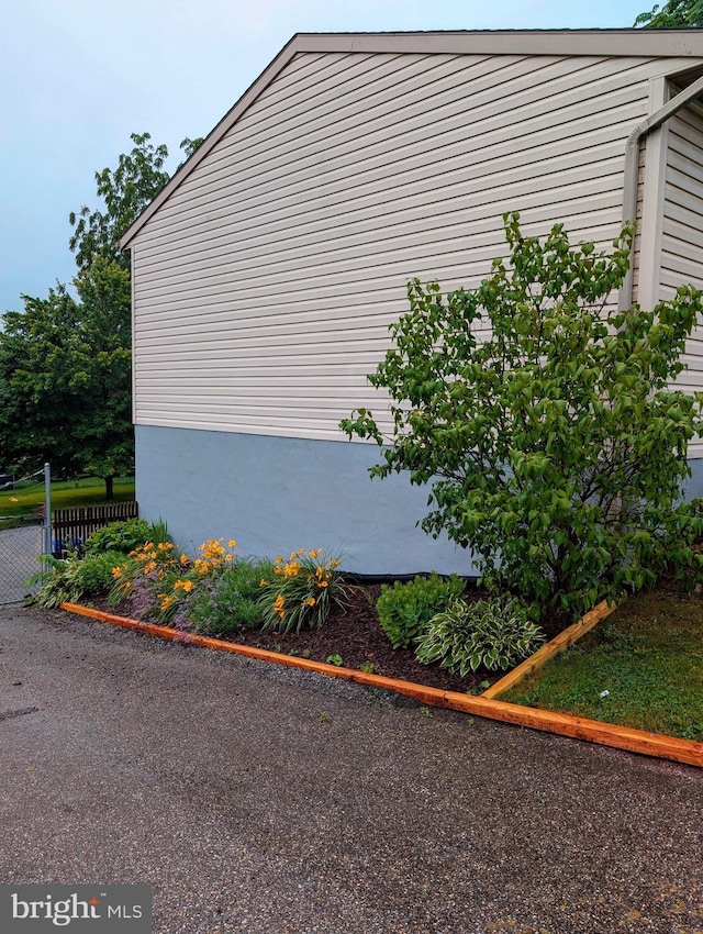 463 Maple St, Manchester, PA 17345 - view of property exterior