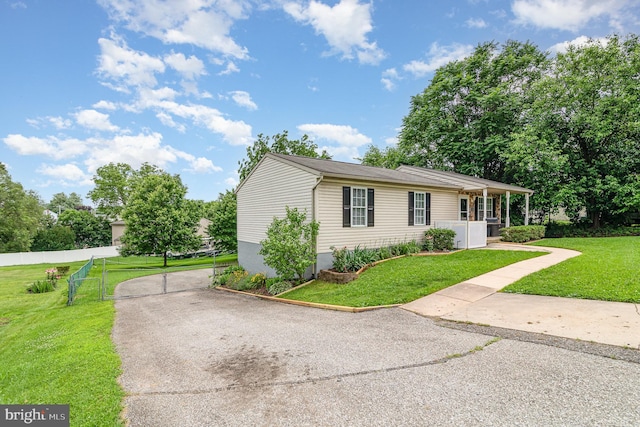 463 Maple St, Manchester, PA 17345 - ranch-style house with a gate