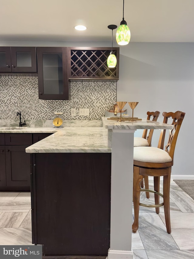 173 Empress Alexandra Pl, Fredericksburg, VA 22406 - indoor wet bar featuring backsplash and decorative light fixtures