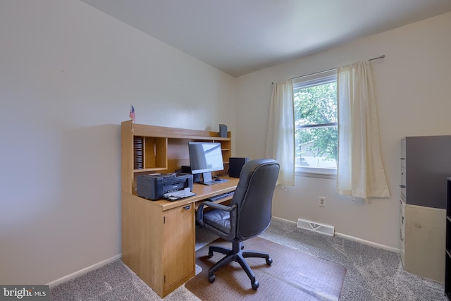 1 Sherman St, Hanover, PA 17331 - carpeted office space with baseboards