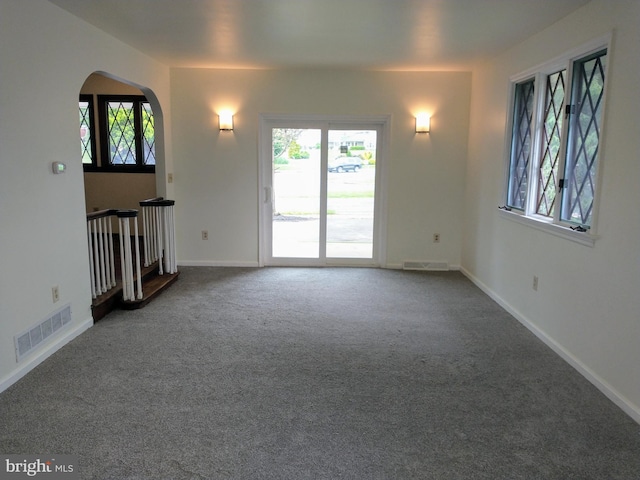 512 Mifflin Blvd, Reading, PA 19607 - unfurnished living room featuring carpet and arched walkways