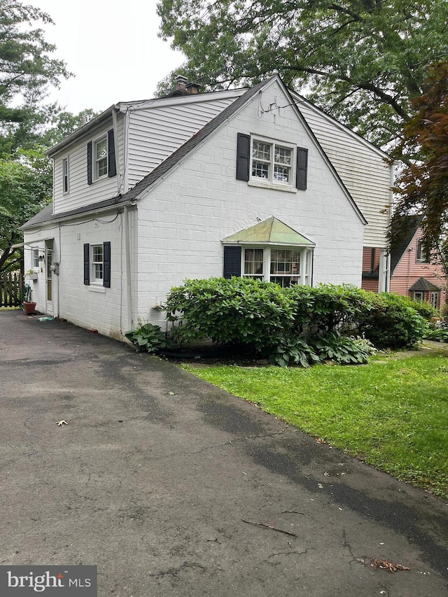 2228 Hillthorpe Ave, Abington, PA 19001 - view of side of property with a chimney