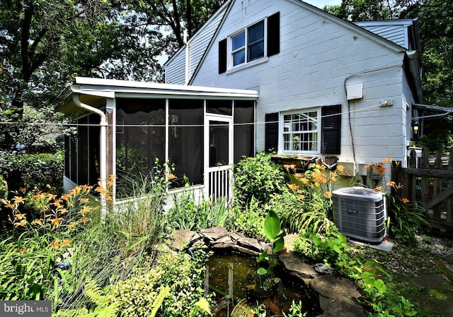 2228 Hillthorpe Ave, Abington, PA 19001 - back of property featuring a sunroom