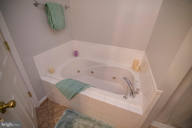 110 Jamestown Rd, Front Royal, VA 22630 - bathroom featuring a whirlpool tub