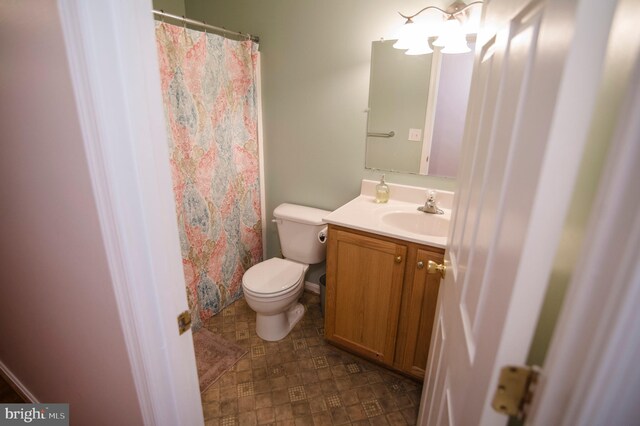 110 Jamestown Rd, Front Royal, VA 22630 - full bath with vanity and a shower with shower curtain