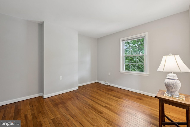 121 Harrison St NE, Leesburg, VA 20176 - empty room featuring wood-type flooring