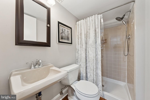 121 Harrison St NE, Leesburg, VA 20176 - bathroom with toilet and tiled shower