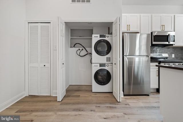1805 Chestnut St, Philadelphia, PA 19103 - laundry room featuring stacked washer / dryer and light wood-style floors