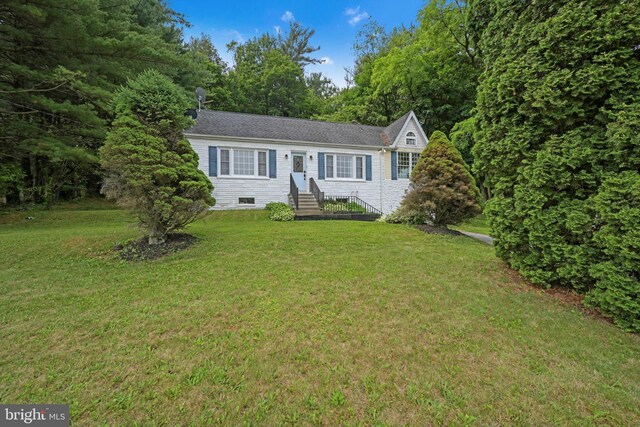 755 W Market St, Orwigsburg, PA 17961 - ranch-style home featuring a front lawn
