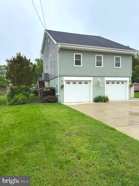 7811 Harbor Rd, Pasadena, MD 21122 - view of side of property featuring a garage and concrete driveway