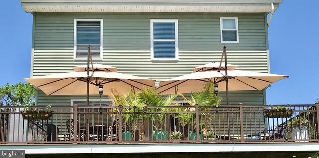 7811 Harbor Rd, Pasadena, MD 21122 - view of side of home