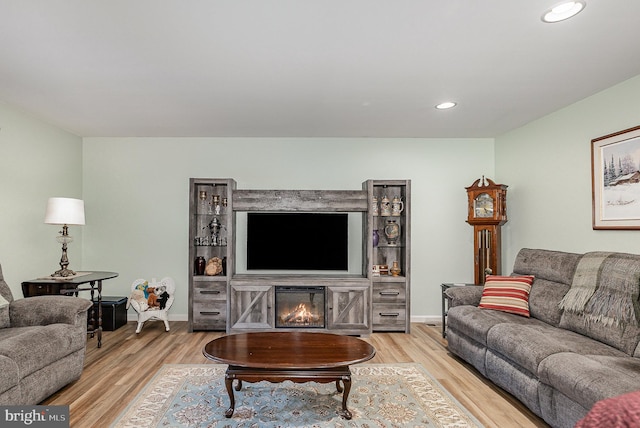 2069 Spring Wood Ln, Mechanicsburg, PA 17055 - living area featuring light wood-style floors and recessed lighting