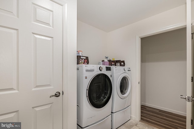 2069 Spring Wood Ln, Mechanicsburg, PA 17055 - laundry area featuring washing machine and clothes dryer and light wood-style floors
