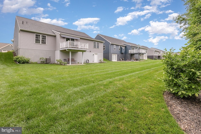 2069 Spring Wood Ln, Mechanicsburg, PA 17055 - back of property featuring a yard and a residential view