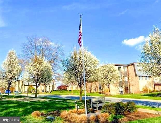 25 Stonehenge Cir Unit 25-4, Baltimore, MD 21208 - surrounding community with a yard