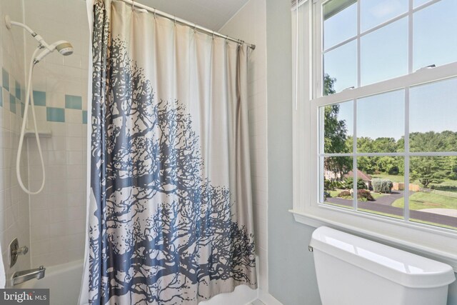 1118 Dorset Dr, West Chester, PA 19382 - full bathroom featuring plenty of natural light and shower / bath combo