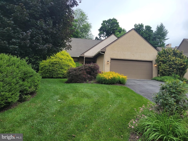 7 E Cardiff Ct, Newark, DE 19711 - view of front of home with driveway, a garage, a front yard, and stucco siding