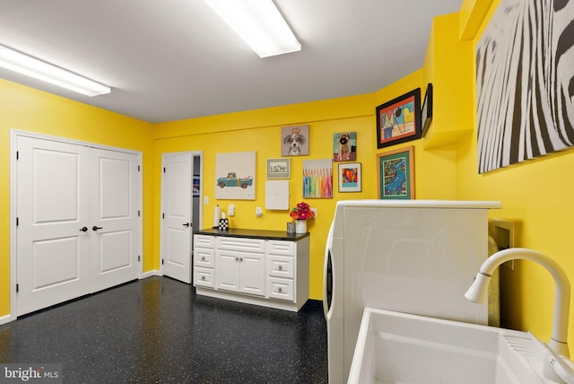 10915 Lamplighter Ln, Potomac, MD 20854 - bedroom featuring a sink and baseboards