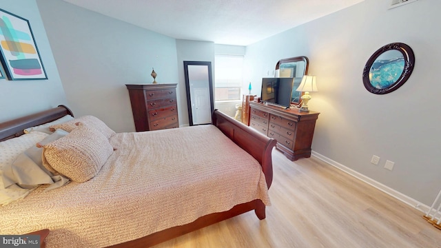 960 Fell St Unit 609, Baltimore, MD 21231 - bedroom with wood finished floors and baseboards