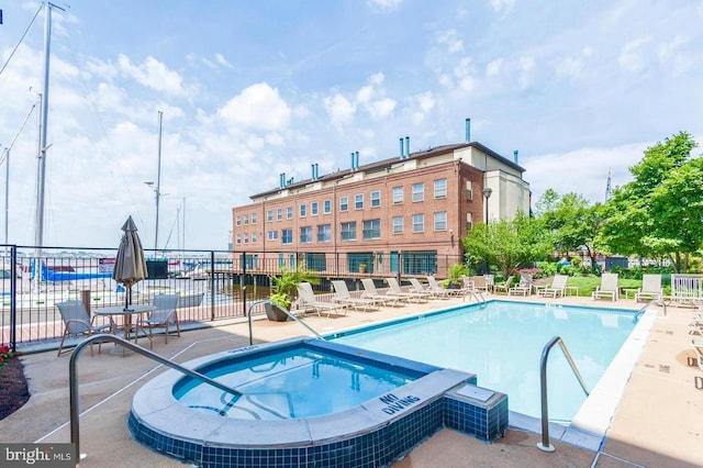 960 Fell St Unit 609, Baltimore, MD 21231 - community pool with a hot tub and a patio