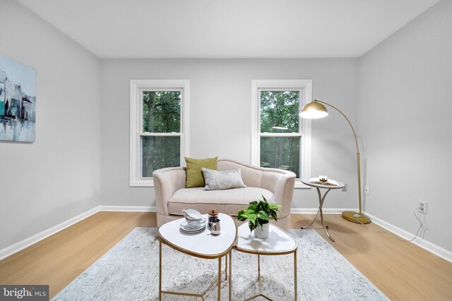12779 Lost Creek Ct, Manassas, VA 20112 - sitting room with wood finished floors and baseboards