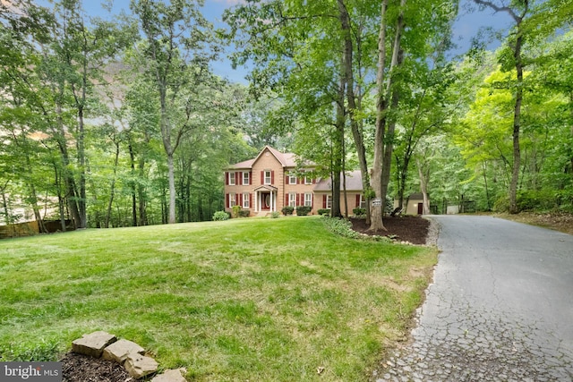 12779 Lost Creek Ct, Manassas, VA 20112 - colonial house with a front lawn and driveway