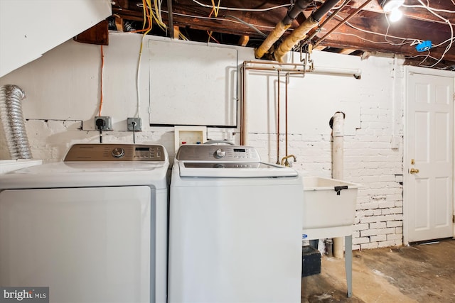 609 Elliott St NE, Washington, DC 20002 - washroom featuring washer and dryer