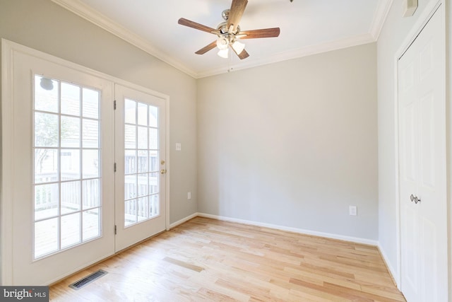 319 Chestertown St, Gaithersburg, MD 20878 - doorway to outside featuring light wood finished floors, crown molding, and ceiling fan