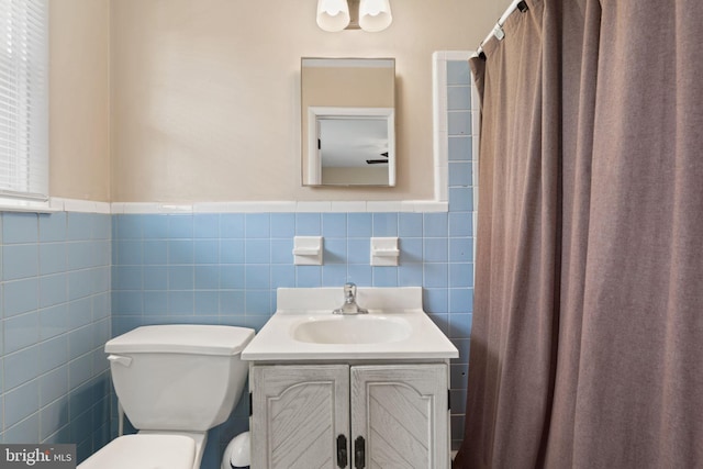 2108 Weatherton Dr, Wilmington, DE 19810 - full bath featuring vanity, a wainscoted wall, tile walls, and curtained shower