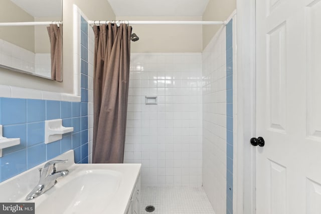 2108 Weatherton Dr, Wilmington, DE 19810 - full bath featuring tile walls, tiled shower, and vanity