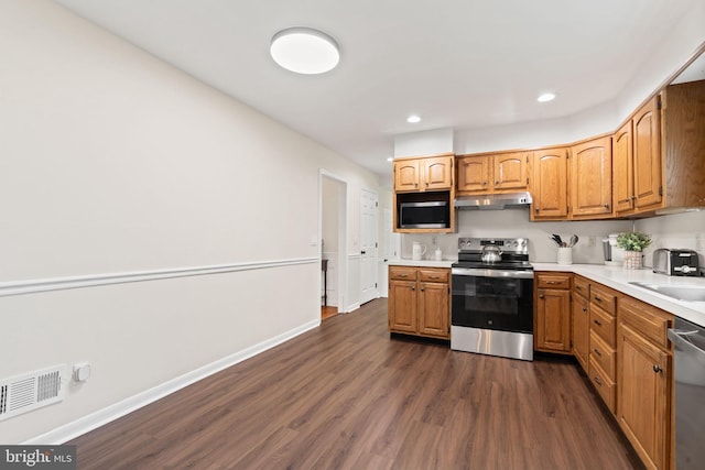 2108 Weatherton Dr, Wilmington, DE 19810 - kitchen featuring stainless steel appliances, under cabinet range hood, dark wood-style floors, light countertops, and recessed lighting