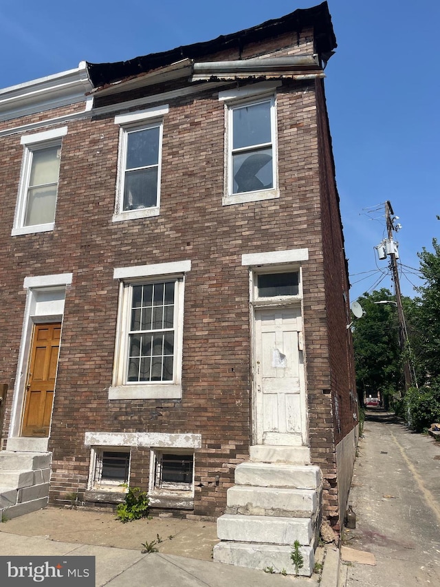 1 N Smallwood St, Baltimore, MD 21223 - multi unit property featuring entry steps and brick siding