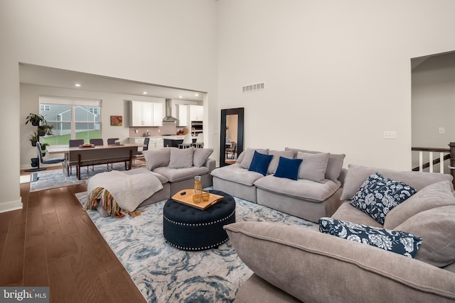 5635 Saucon Ridge Rd, Coopersburg, PA 18036 - living area featuring dark wood finished floors, a towering ceiling, and recessed lighting