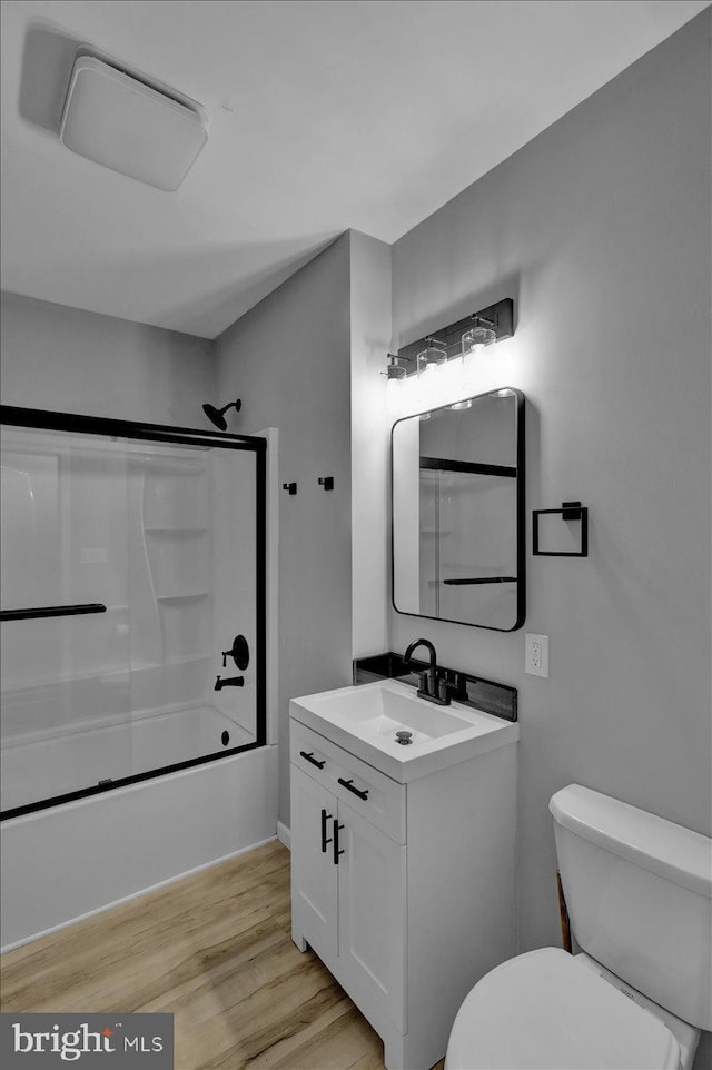 446 S 15th St, Reading, PA 19602 - full bath with vanity, wood finished floors, and washtub / shower combination