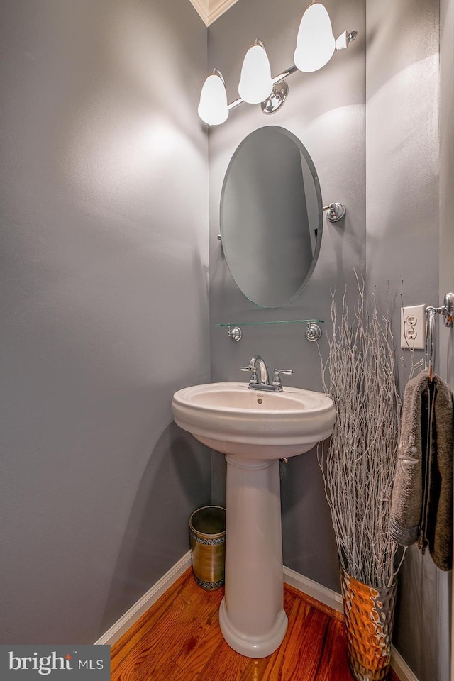 1506 Cloverhill Rd, Pottstown, PA 19464 - bathroom featuring wood finished floors and crown molding