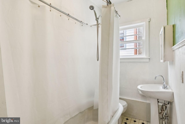 111/2 College Ave, Annapolis, MD 21401 - full bathroom with a shower with shower curtain and toilet