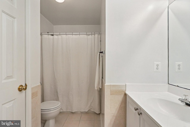 5570 La Vista Dr, Alexandria, VA 22310 - full bathroom featuring tile patterned flooring, vanity, and a shower with curtain
